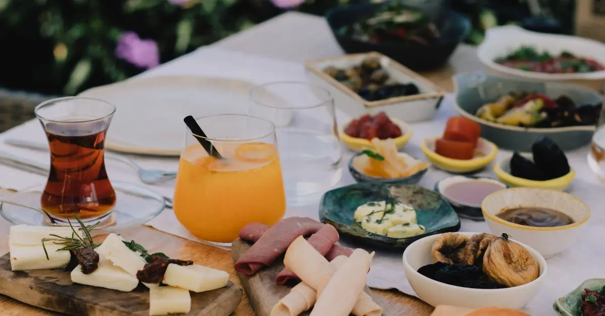 Comment réussir un apéritif original avec des recettes simples