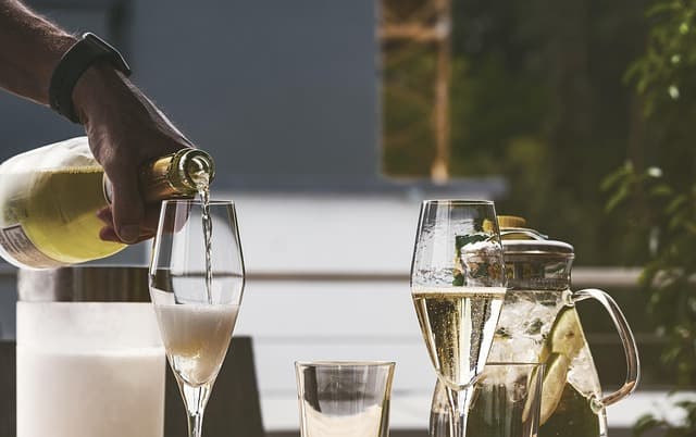 Comment Organiser un Apéritif Thématique Réussi